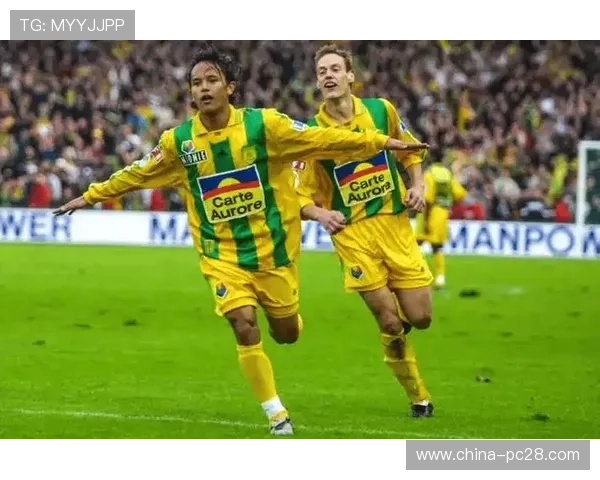 南特vs巴黎FC一役，后卫卡斯特莱托头球摆渡助勒费尔扳平